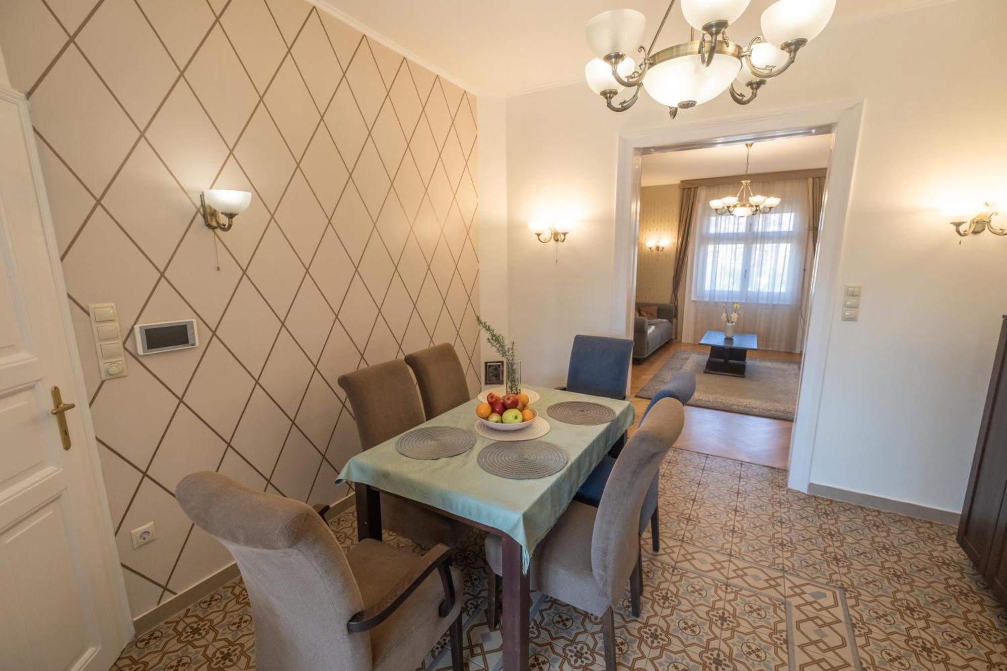 Giovanni'S Airport House Budapest Eksteriør billede