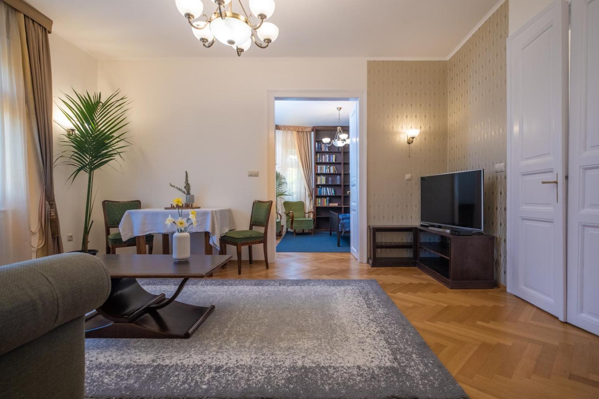 Giovanni'S Airport House Budapest Eksteriør billede