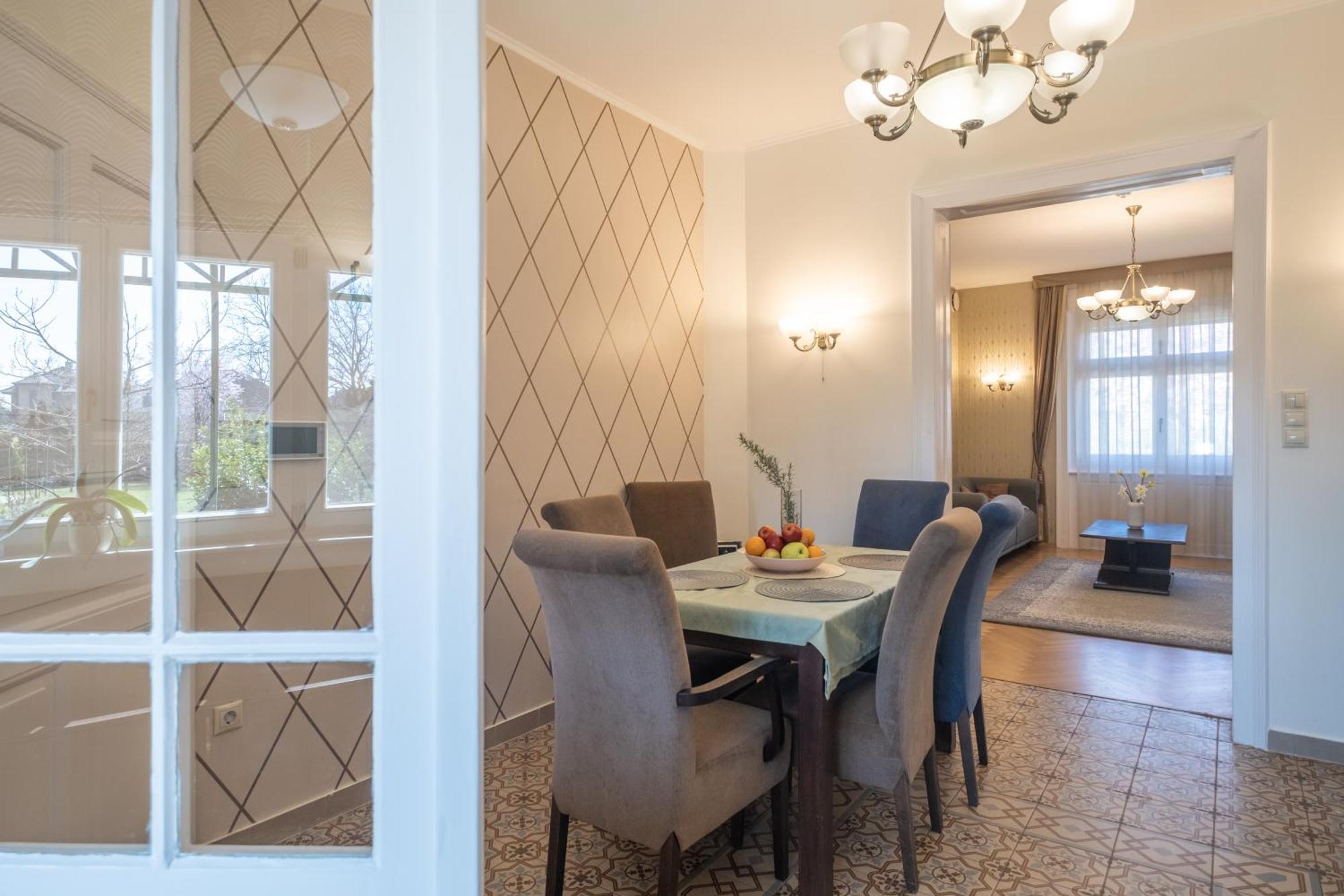Giovanni'S Airport House Budapest Eksteriør billede