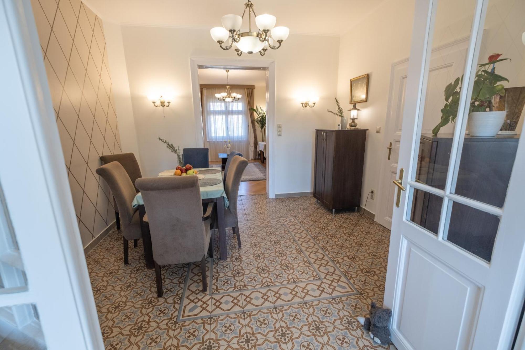 Giovanni'S Airport House Budapest Eksteriør billede